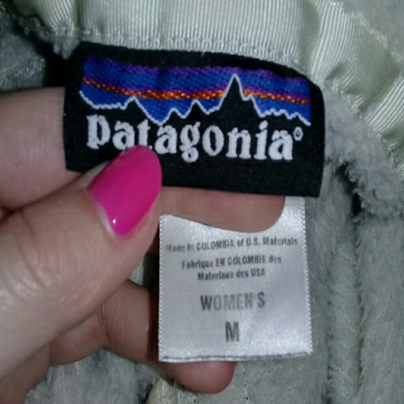 *SOLD* Cream Patagonia Pullover - Picture 2 of 2